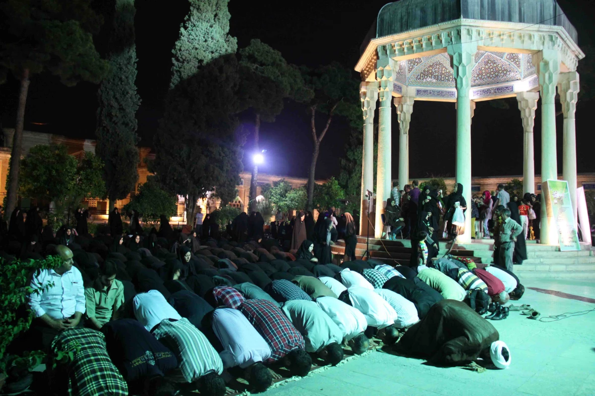 شب قرآنی - ادبی در حافظیه