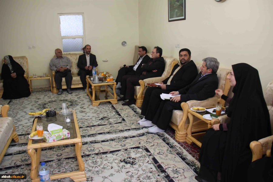 دیدار سرپرست دانشگاه فرهنگیان با خانواده شهید سید علیرضا موسوی منزه، از دانشجو معلمان شهید استان فارس