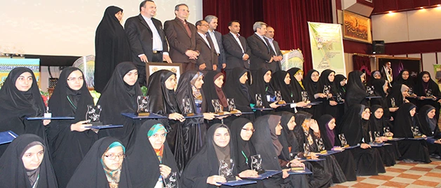 معرفی و تقدیر از نفرات برگزیده در مرکز آموزشی، رفاهی فرهنگیان شیراز