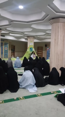 برگزاری محفل انس با قرآن به همراه توزیع بسته های فرهنگی به همت گروهی از دانشجویان پردیس شهید باهنر فارس