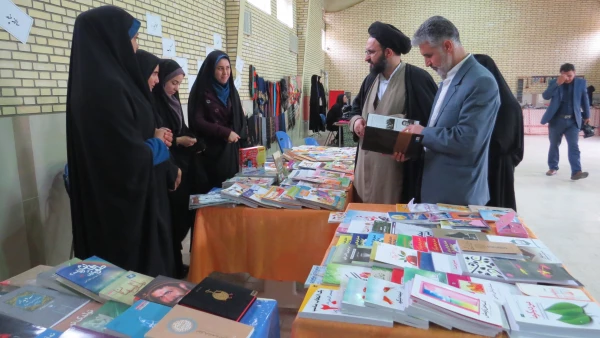 بازید حجت الاسلام دادگر از نمایشگاه در حاشیه همایش