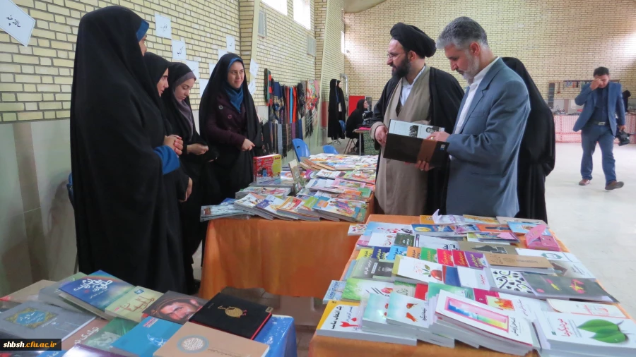 بازید حجت الاسلام دادگر از نمایشگاه در حاشیه همایش