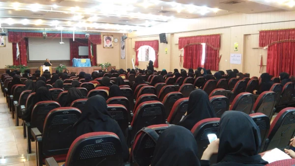 جلسه با دانشجویان