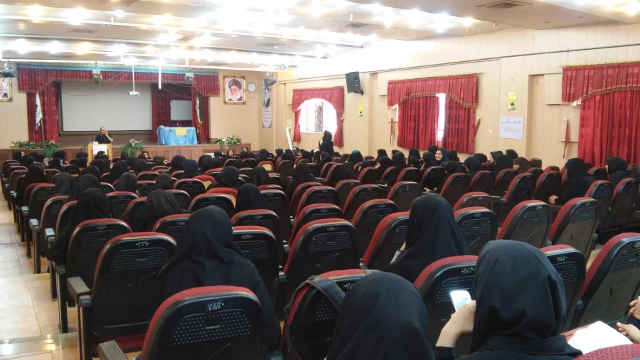 جلسه با دانشجویان