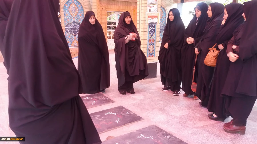 زیارت قبورشهدا ودیدار ازخانواده معظم شهید محمودی ازشهدای مدافع حرم