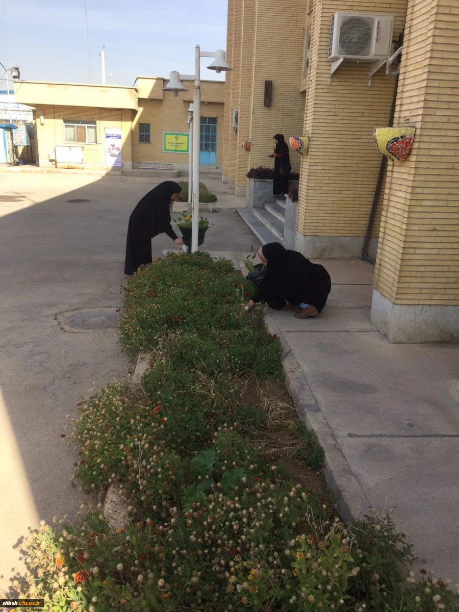 پاکسازی فضای دانشگاه درهفته منابع طبیعی