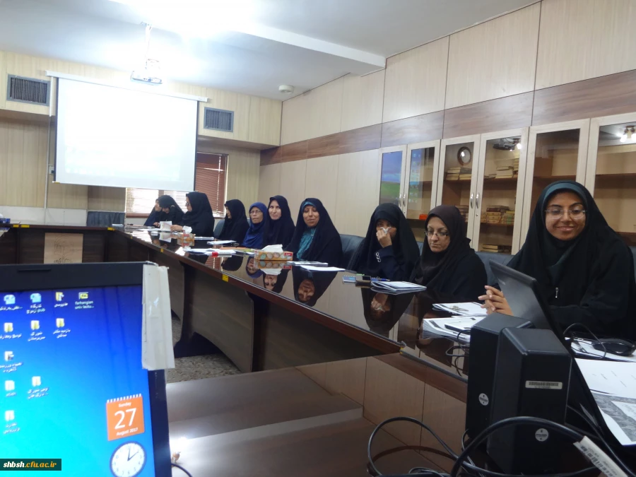 نشست صمیمی مدیریت پردیس شهید باهنر با کارکنان این پردیس