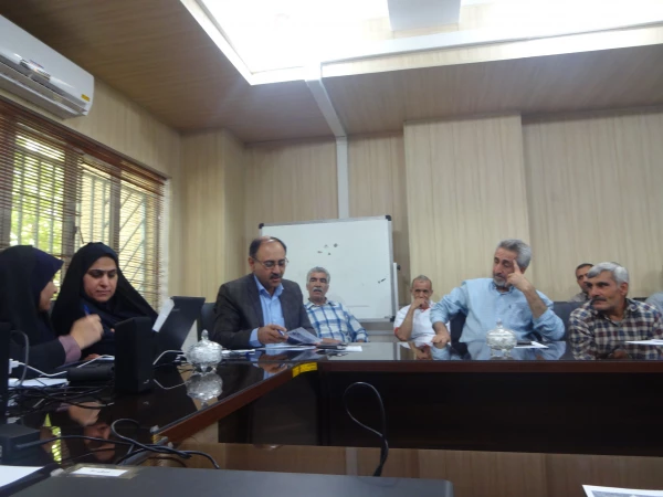 نشست  صمیمی مدیریت پردیس شهید باهنر  باکارکنان پردیس