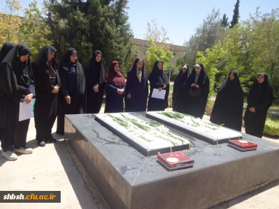 مراسم عطر افشانی وغبارروبی ازقبور شهدای گمنام در پردیس شهید باهنر بمناسبت گرامیداشت هفته دولت