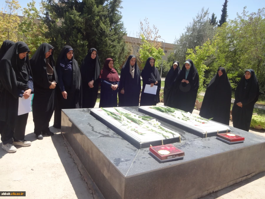 مراسم عطر افشانی وغبار روبی ازقبور معزز شهدای گمنام