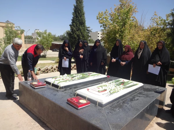 مراسم عطر افشانی وغبار روبی ازقبور معزز شهدای گمنام