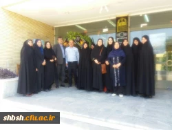 استقبال کارکنان پردیس شهید باهنر در ساعات اولیه صبح از دانشجویان در آغاز سال تحصیلی