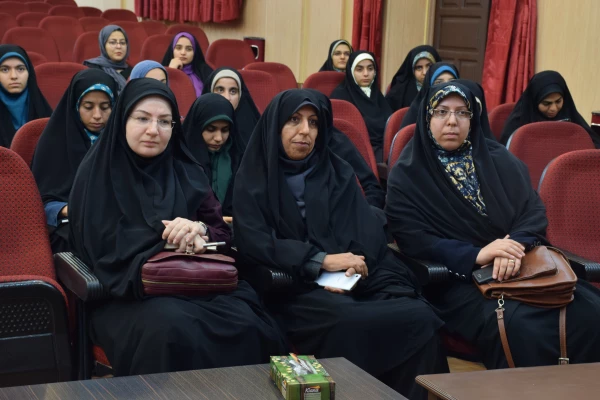 نشست دکتر کاوه مدیر کل امور اجتماعی دانشگاه فرهنگیان با دانشجویان پردیس شهید باهنر فارس