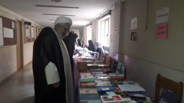 برگزاری نمایشگاه کتاب به مناسبت هفته مبارک وحدت