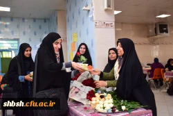 خاطره انگیزترین روز برای دانشجویان با تقدیم گل از طرف مدیریت پردیس شهید باهنر