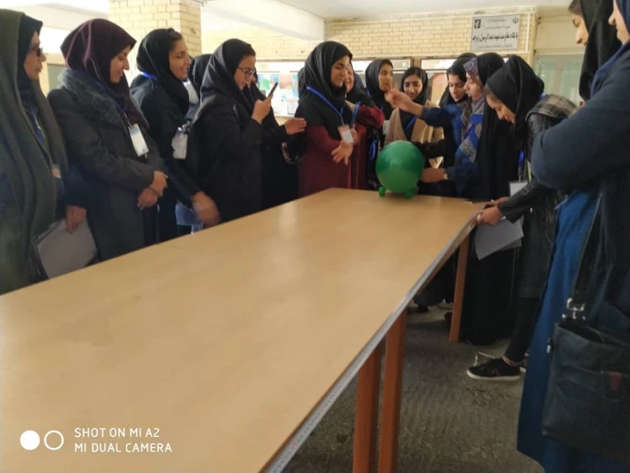 حضور دانشجویان فیزیک 97 در همایش روز جهانی فیزیک دانشکده صنعتی شیراز 28 آذر 97