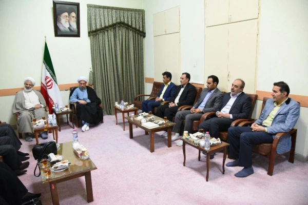 دیدار مسئولین دانشگاه فرهنگیان فارس با امام جمعه شیراز