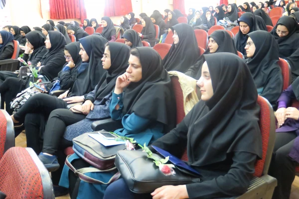 آئین افتتاحیه دانشجو معلمان ورودی بهمن ماه 97 در سالن اجتماعات پردیس شهید باهنر فارس برگزار شد