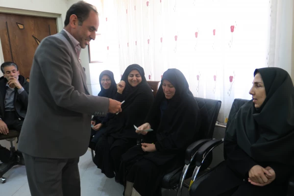 تکریم و بزرگداشت روز زن و مادر با حضور همکاران پردیس شهید باهنر فارس