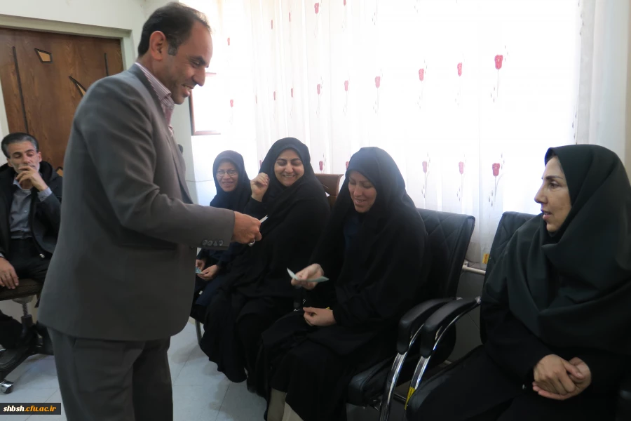 تکریم و بزرگداشت روز زن و مادر با حضور همکاران پردیس شهید باهنر فارس