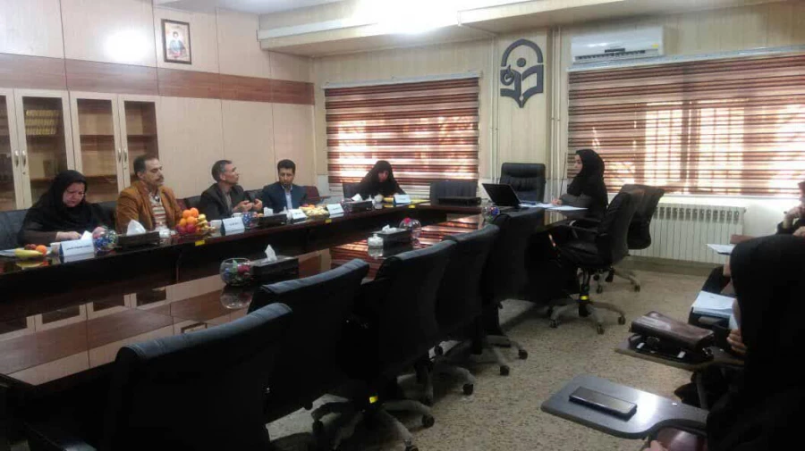 جلسه دفاع دانشجویان ارشد در اسفند 97