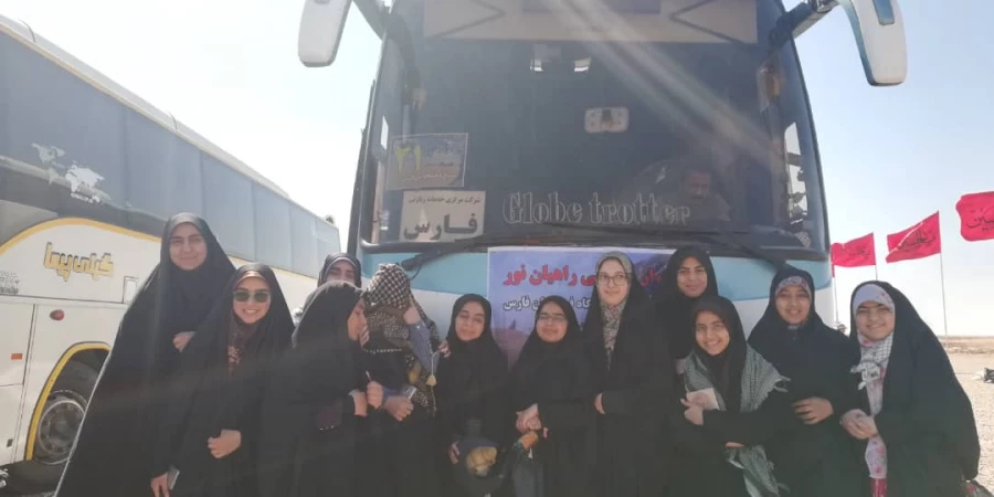 حضور کاروان راهیان نور دانشجویان پردیس شهید باهنر فارس در مناطق جنگی جنوب