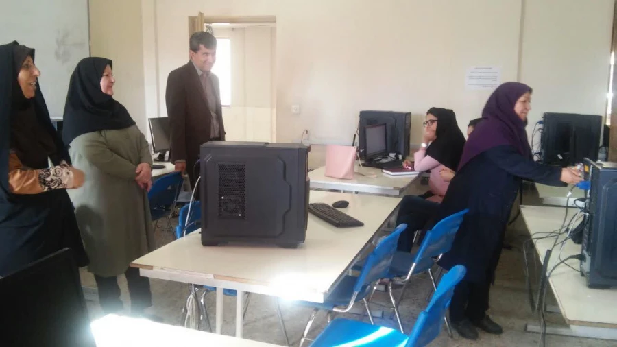 بازدید سرپرست و معاونان پردیس شهید باهنر فارس از اولین روز تشکیل کلاس ها ی درس بعد از تعطیلات نوروز