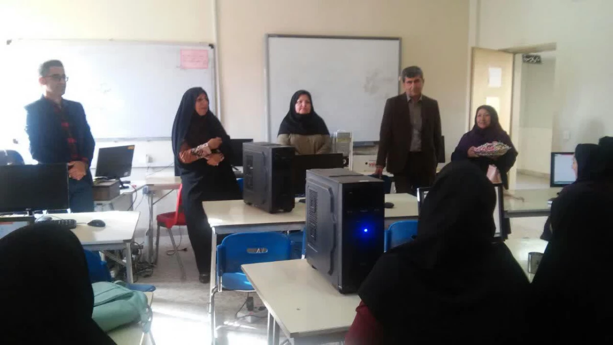 بازدید سرپرست و معاونان پردیس شهید باهنر فارس از اولین روز تشکیل کلاس ها ی درس بعد از تعطیلات نوروز