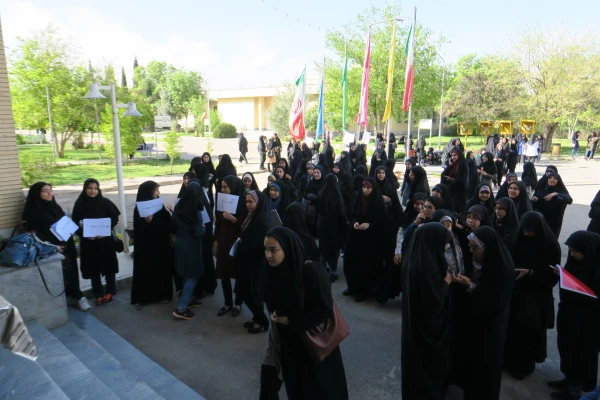 تجمع دانشجویان، اساتید و کارکنان پردیس شهید باهنر فارس در حمایت از سپاه  و تصمیم شورای عالی امنیت کشور