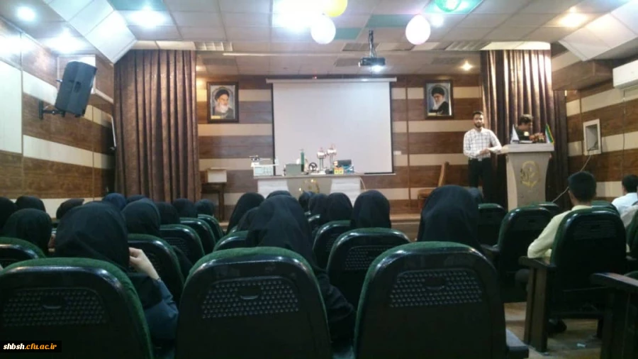 شرکت دانشجویان فیزیک پردیس شهید باهنر در کارگاه میدانهای قوی و سیاهچاله پردیس شهید رجایی