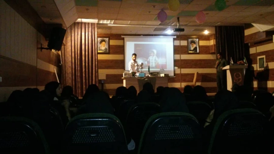 شرکت دانشجویان فیزیک پردیس شهید باهنر در کارگاه میدانهای قوی و سیاهچاله پردیس شهید رجایی