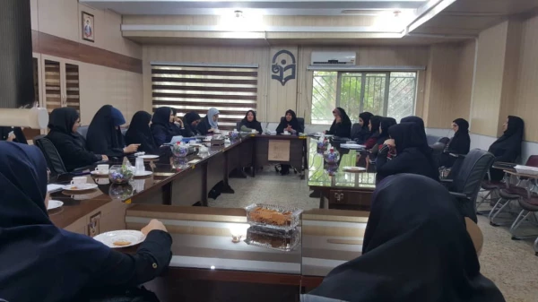 به مناسبت هفته سرآمدی آموزشی و در جهت تکریم و گرامی داشت روز معلم و تقدیر و تشکر از نمایندگان آموزشی کلاس ها