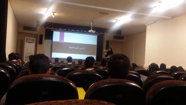 حضور دانشجو معلمان منتخب رشته های زیست، فیزیک و شیمی پردیس شهید باهنر در همایش نانو پژوهشکده معلم