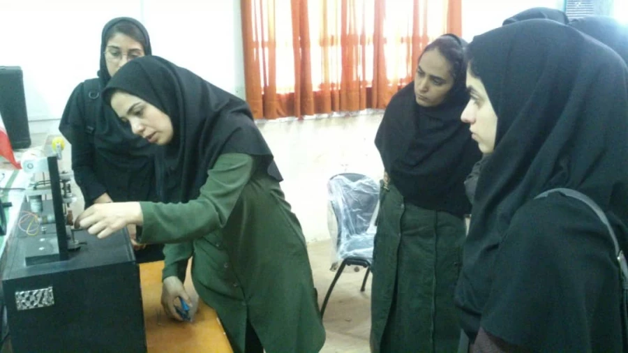 حضور دانشجو معلمان منتخب رشته های زیست، فیزیک و شیمی پردیس شهید باهنر در همایش نانو پژوهشکده معلم