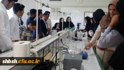 حضور دانشجو معلمان منتخب رشته های زیست، فیزیک و شیمی پردیس شهید باهنر در همایش نانو پژوهشکده معلم