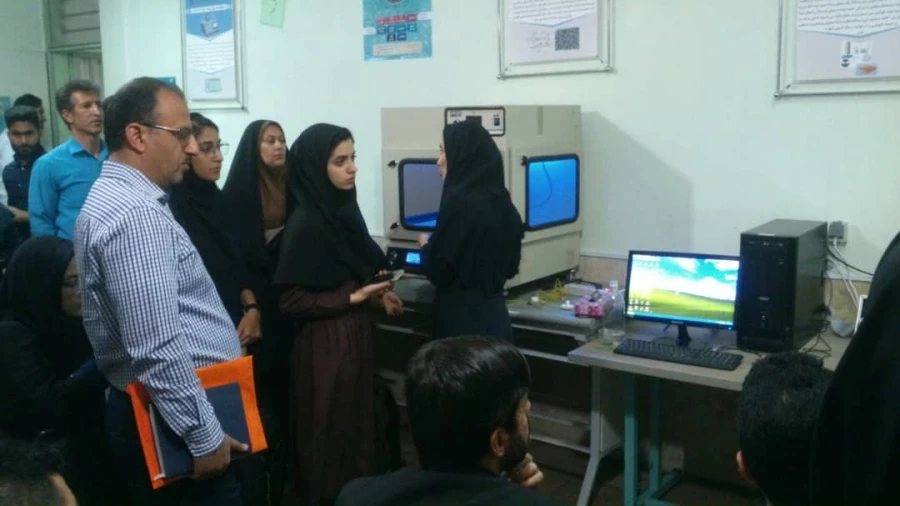 حضور دانشجو معلمان منتخب رشته های زیست، فیزیک و شیمی پردیس شهید باهنر در همایش نانو پژوهشکده معلم