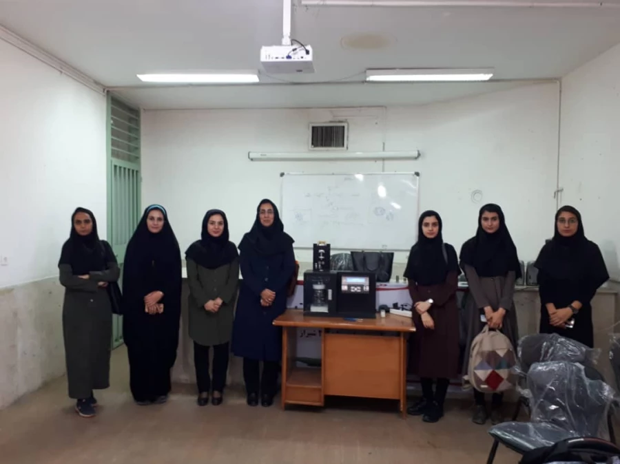 حضور دانشجو معلمان منتخب رشته های زیست، فیزیک و شیمی پردیس شهید باهنر در همایش نانو پژوهشکده معلم