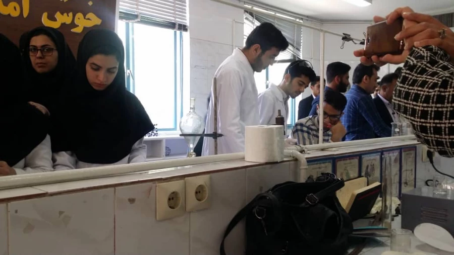 حضور دانشجو معلمان منتخب رشته های زیست، فیزیک و شیمی پردیس شهید باهنر در همایش نانو پژوهشکده معلم