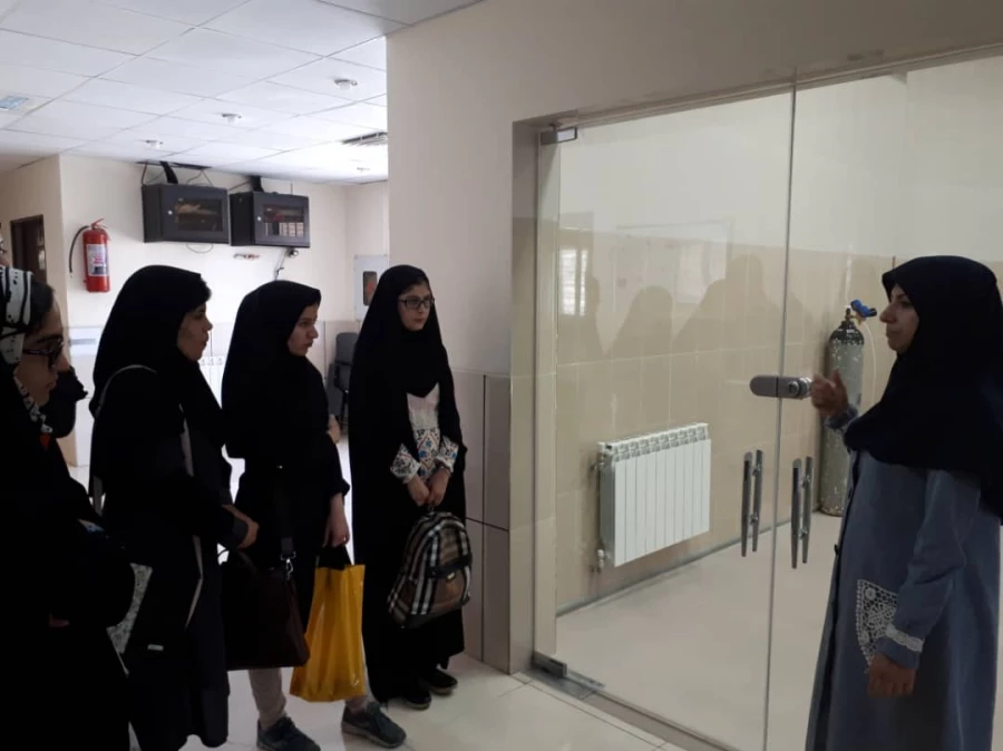 بازدید از آزمایشگاه مرکزی دانشگاه شیراز: