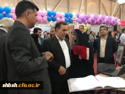 بازدید دکتر نجفی مدیر کل آموزش و پرورش استان فارس از غرفه دانشگاه فرهنگیان