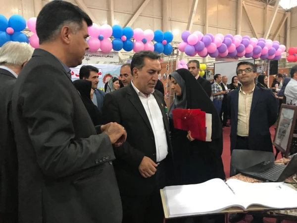 بازدید دکتر نجفی مدیر کل آموزش و پرورش استان فارس از غرفه دانشگاه فرهنگیان