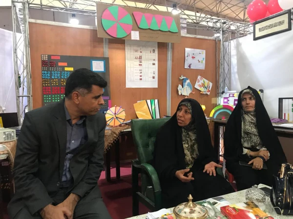 حضور مسئولین دانشگاه فرهنگیان فارس در غرفه دانشگاه فرهنگیان