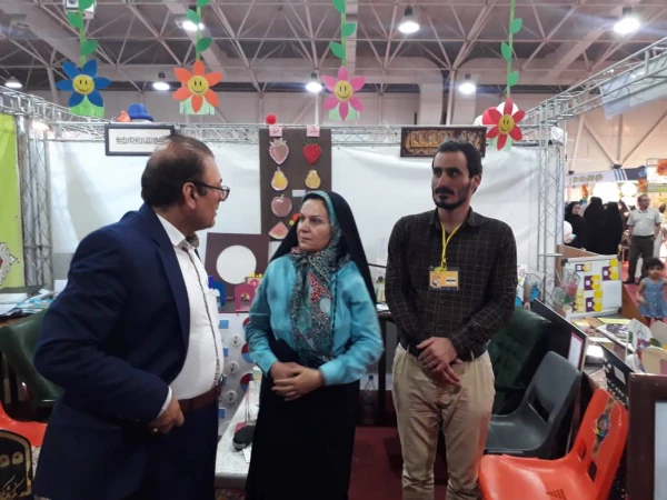 بازدید دکتر دودمان عضو شورای شهر از غرفه دانشگاه فرهنگیان
