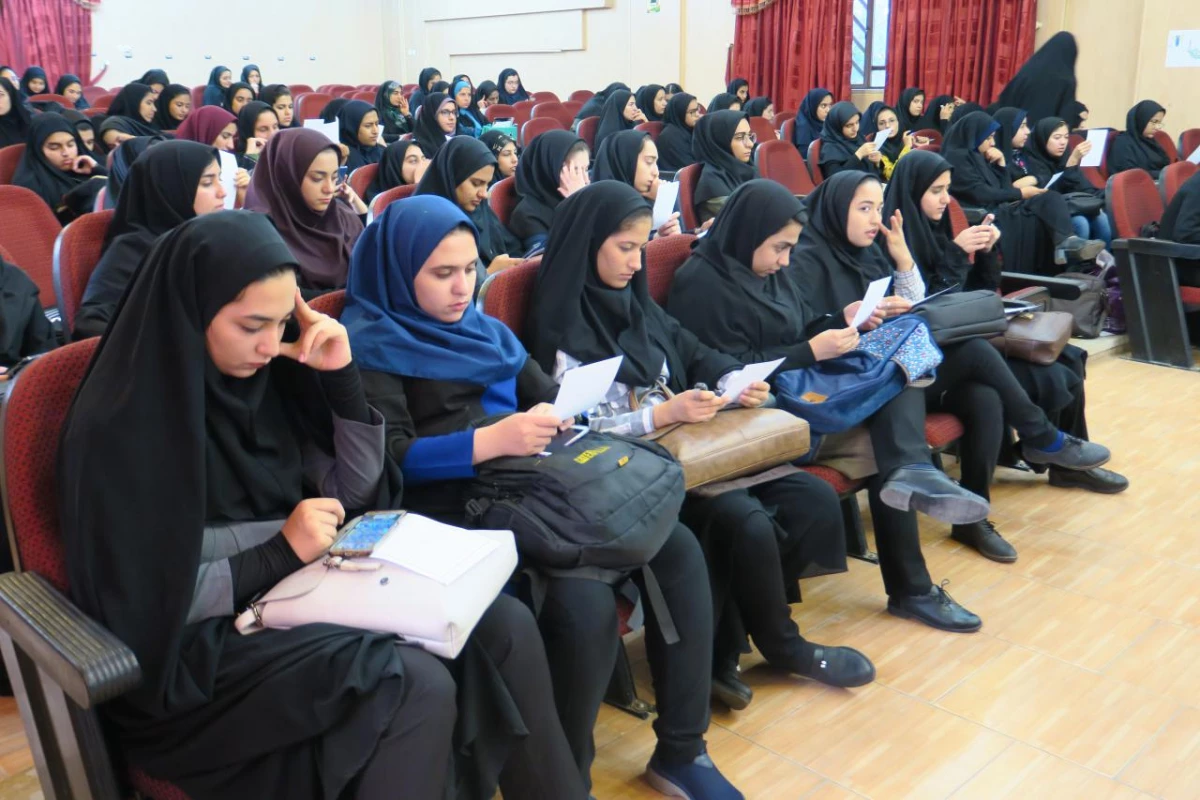 جلسه توجیهی دانشجومعلمان ورودی 98 10