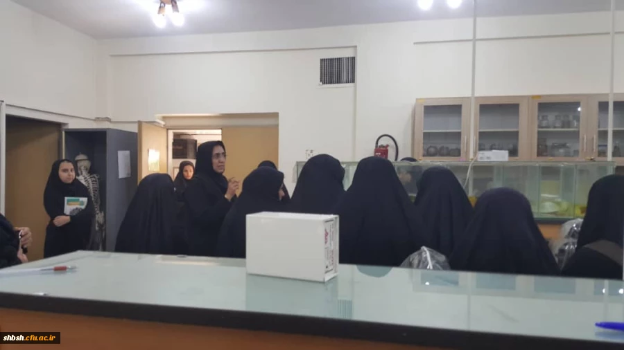 باز دید دانش آموزان دبیرستان معارف از پردیس شهید باهنر 8