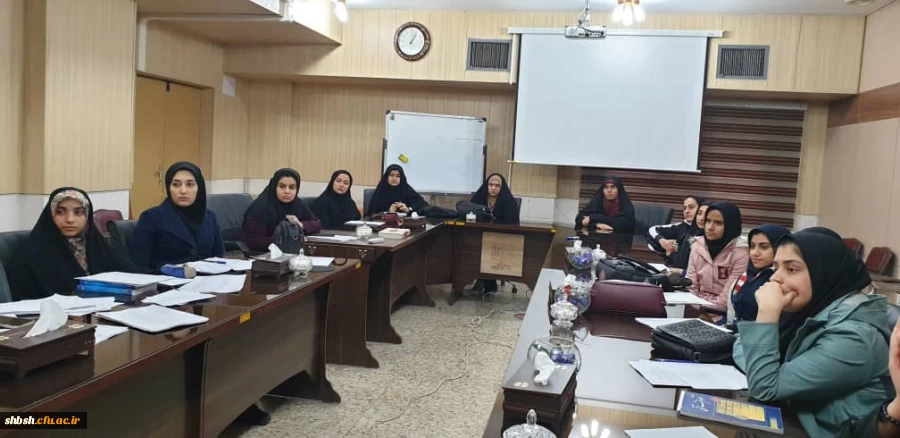 دومین جلسه شورای مرکزی کانونهای فرهنگی پردیس شهید باهنر باحضور دبیران کانونها در سالن کنفرانس پردیس شهید باهنر برگزار گردید 5