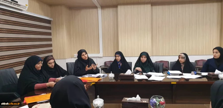 دومین جلسه شورای مرکزی کانونهای فرهنگی پردیس شهید باهنر باحضور دبیران کانونها در سالن کنفرانس پردیس شهید باهنر برگزار گردید 6