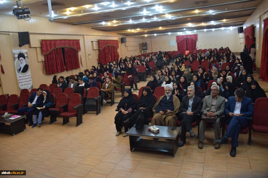 اولین شب شعر طنز دانشجویی به همت کانون شعر و ادب پردیس برگزارگردید 9