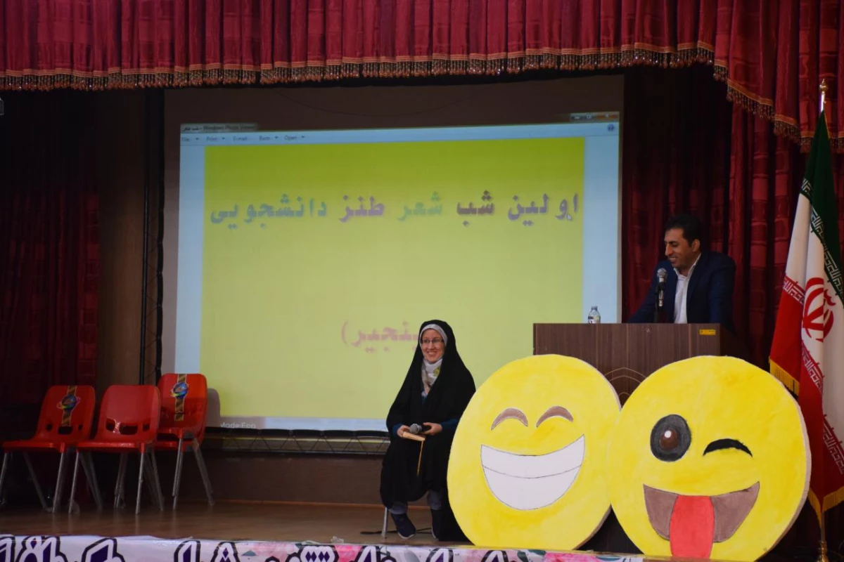 اولین شب شعر طنز دانشجویی به همت کانون شعر و ادب پردیس برگزارگردید 10