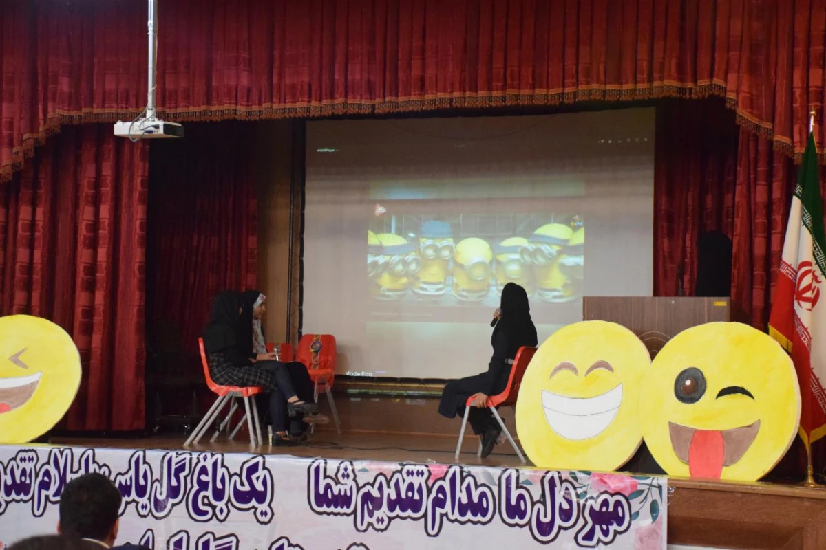 اولین شب شعر طنز دانشجویی به همت کانون شعر و ادب پردیس برگزارگردید 14